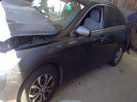 2010 TOYOTA CAMRY, GRAY, LE MODEL, 2.5L, AT,  Z26451